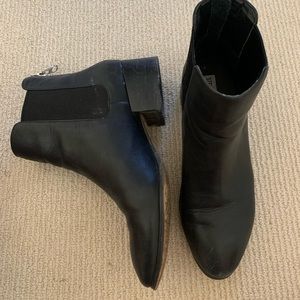 Black Steve Madden booties!